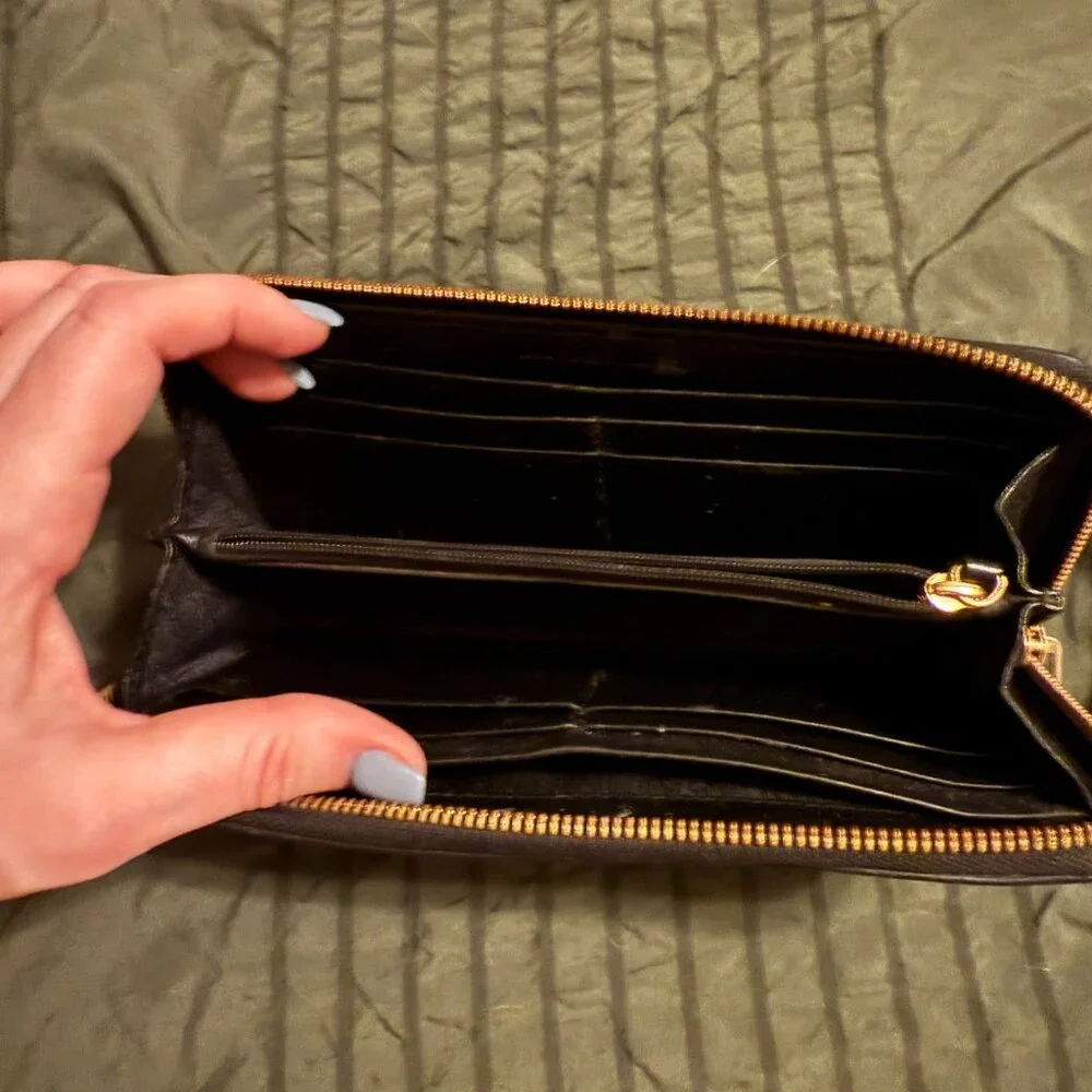 SOLDMichael Kors Jet Set Continental Pebbled Leather Zip-Around Full-size Wallet - Picture 3 of 7